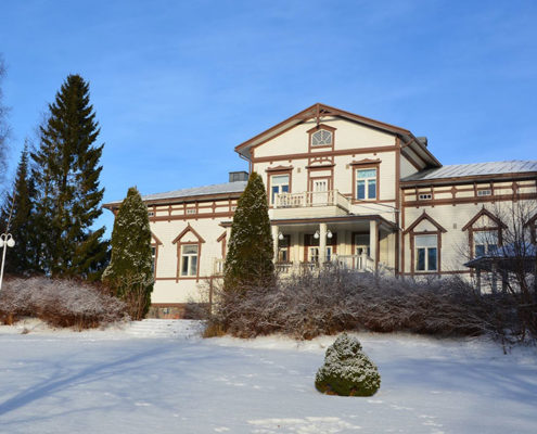 Sälinkään kartano takapihan puolelta talvella