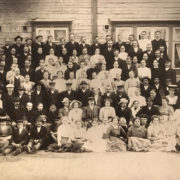 Torpparit 1912 kartanon edessä